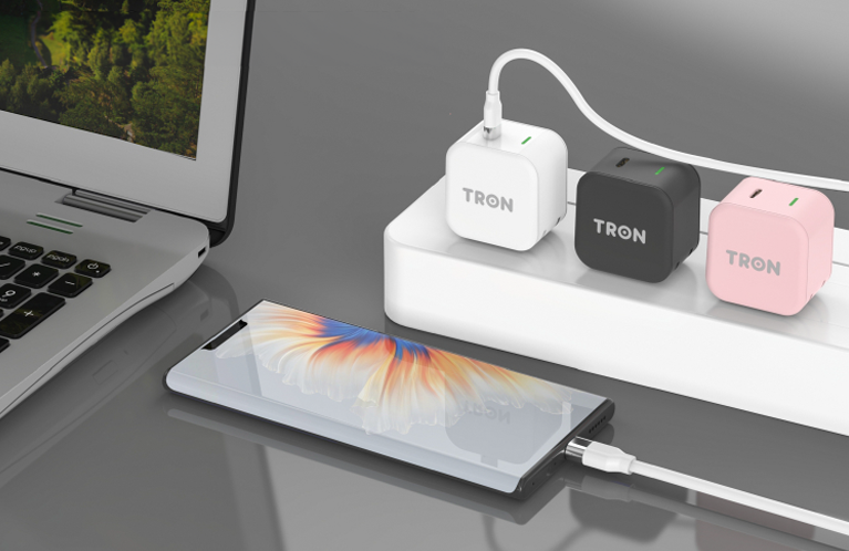 Travel Qi 25W Power Adapter, USB-C with LED Light, Pink-TR39