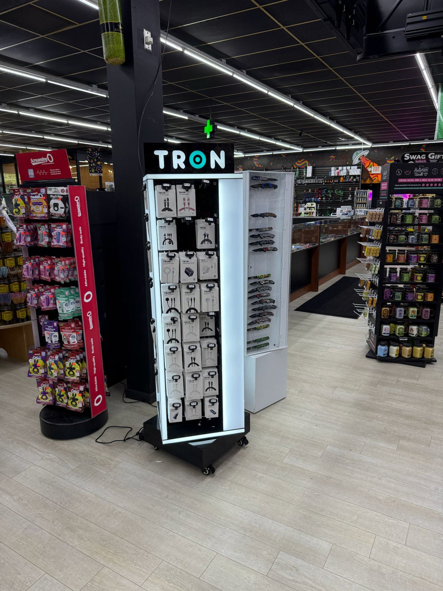 Display Case TR270-166 Products • 80–100 Product Variations •