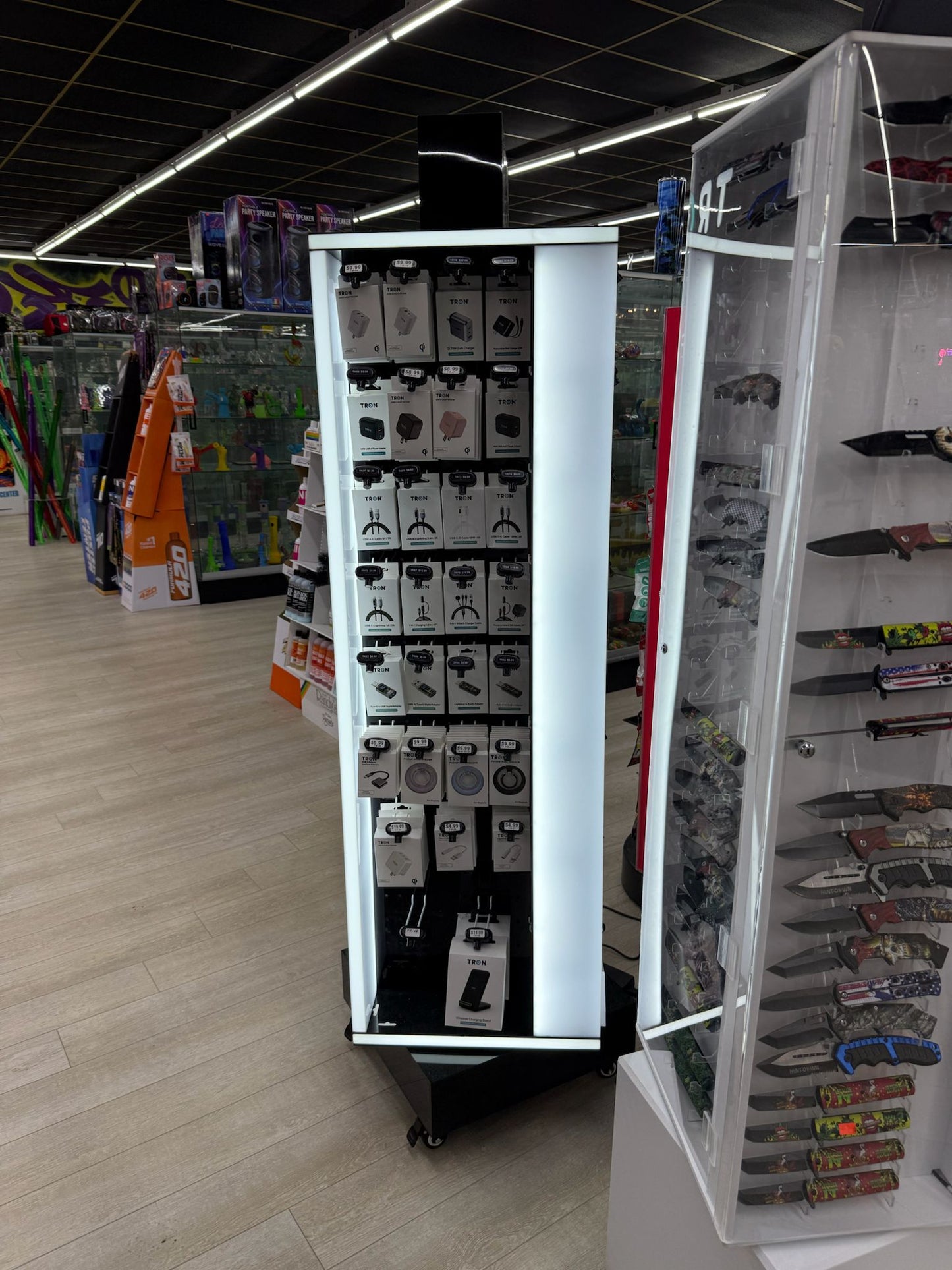 Display Case TR270-166 Products • 80–100 Product Variations •