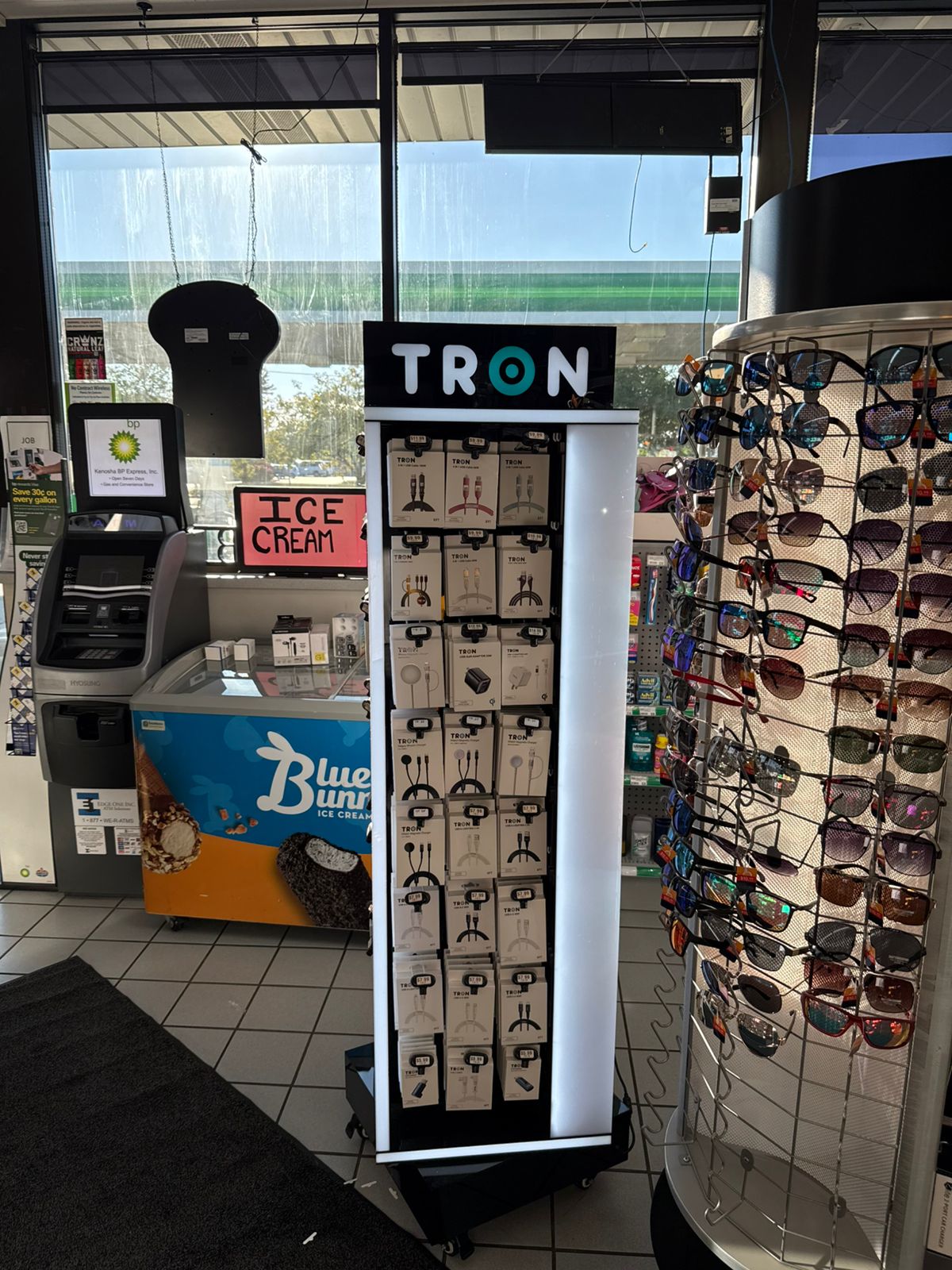 Display Case TR270-166 Products • 80–100 Product Variations •