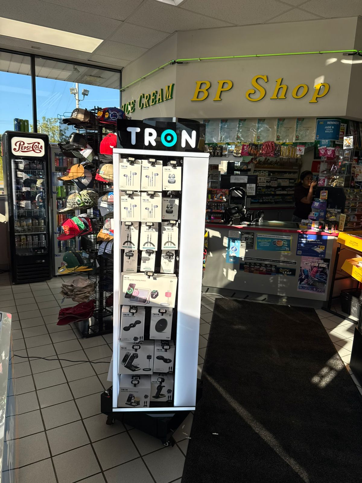 Display Case TR270-166 Products • 80–100 Product Variations •