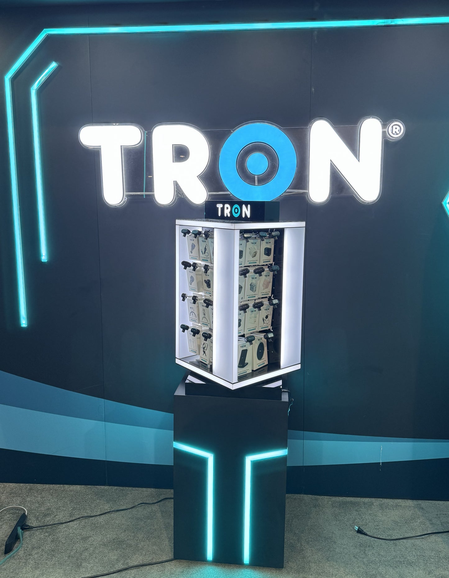 Display Case – TR130• 87 Products • 48–50 Product Variations •